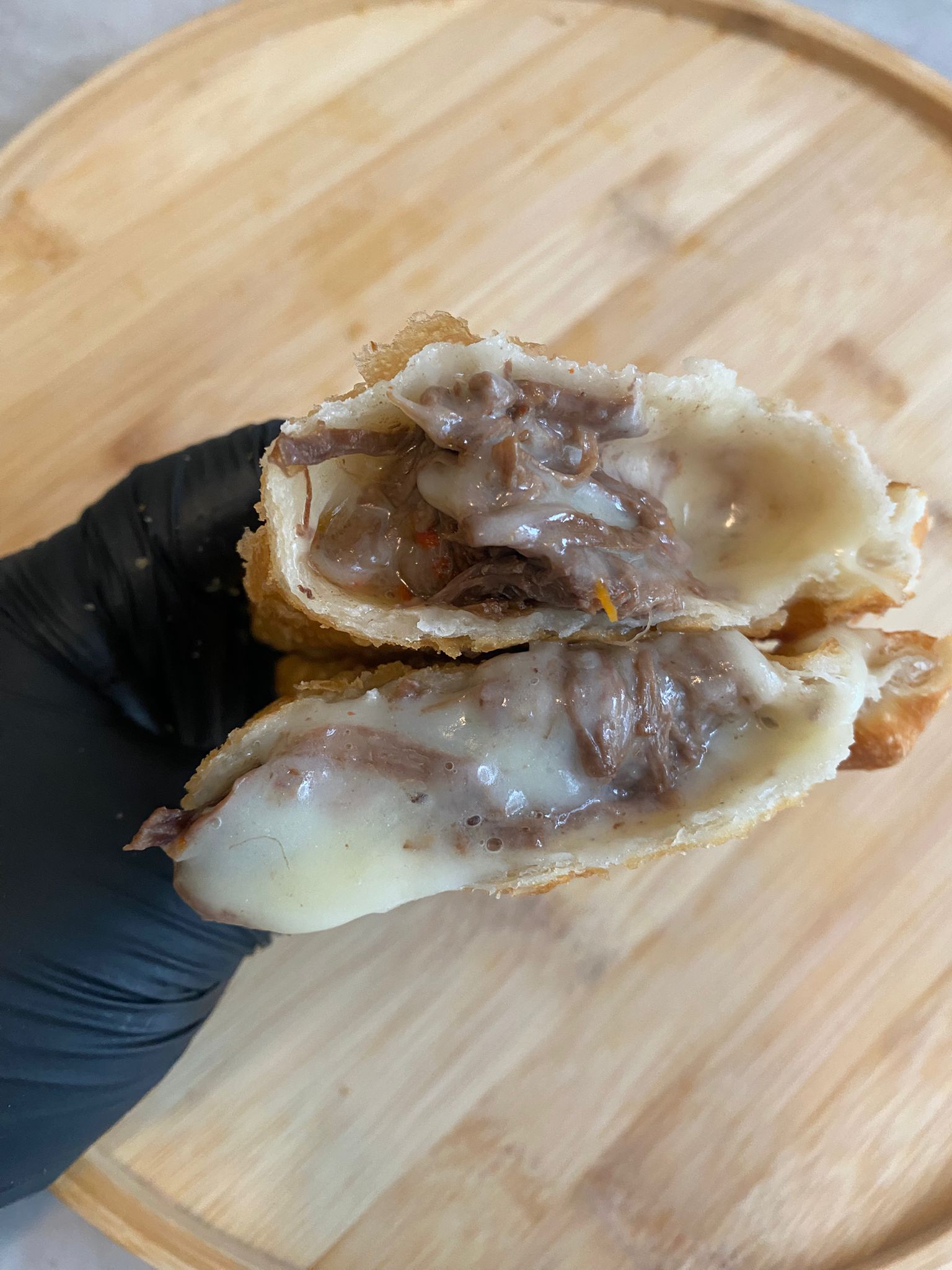 EMPANADA MECHADA QUESO (beef cheese) - 6 UNITS