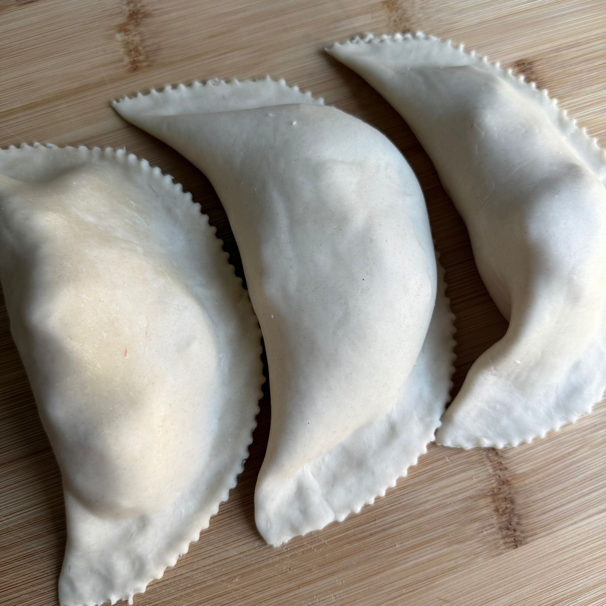 CHEESE EMPANADA - 6 UNITS - FROZEN