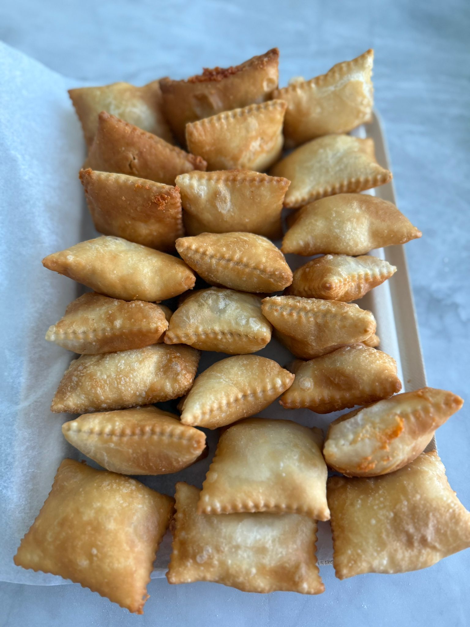 Empanadas queso (cheese)  coctel size  - 25 UNITS